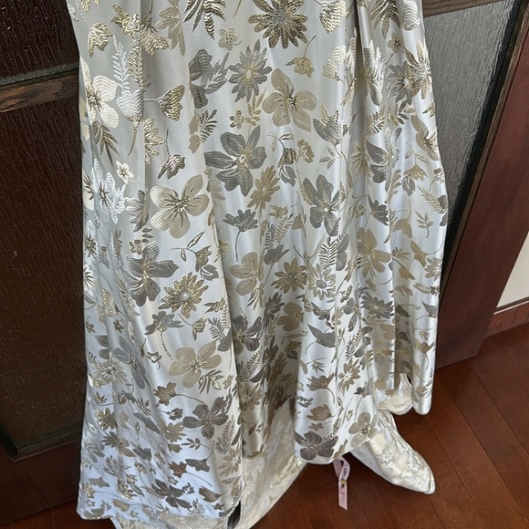 Mac Duggal NEW White Gold Brocade Strapless Golden Floral High Low Gown - Size 6 - Picture 12 of 15